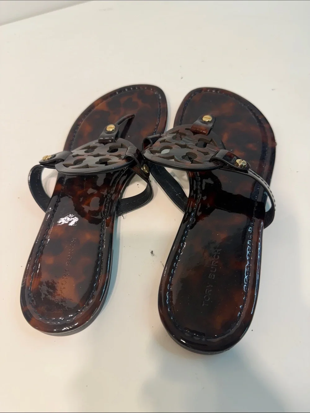 Used Tory Burch sz 8.5 Tortoiseblank Jelly Flip Sandals with Logo Medallion